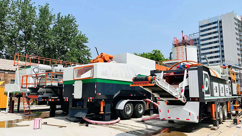 國內(nèi)首臺(tái)套移動(dòng)式土壤淋洗修復(fù)裝備