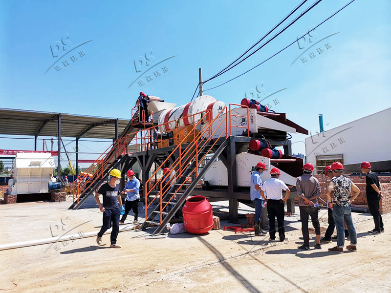 長沙鉻鹽廠污染修復(fù)設(shè)備調(diào)試現(xiàn)場